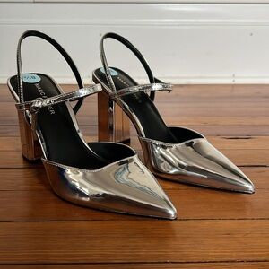 Marc Fisher Strappy Metallic Pointy Toe Silver Slingback Block Heels Size 8,5